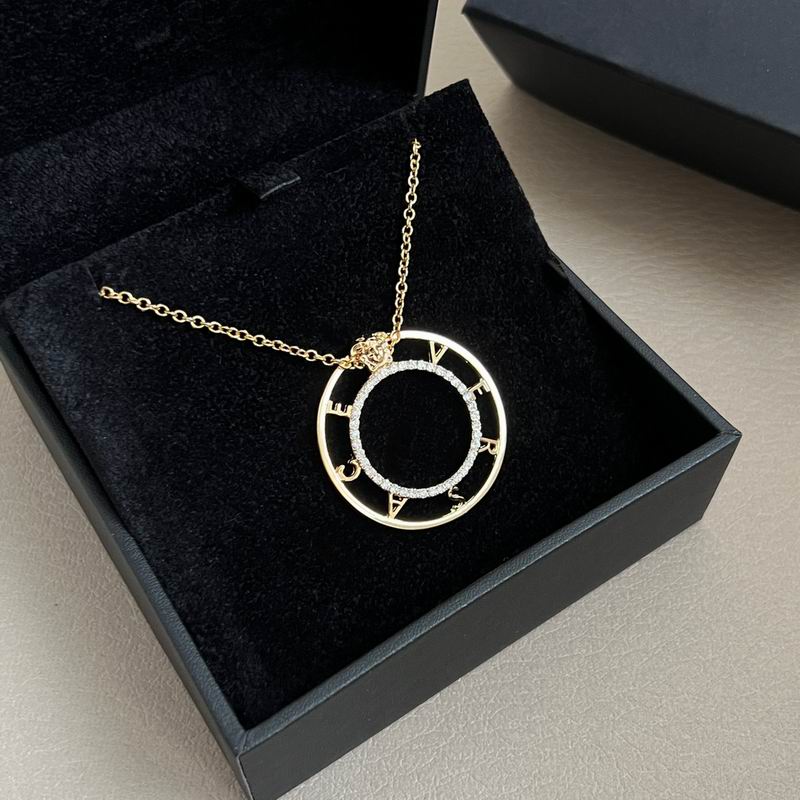 Versace necklace 03yxh189